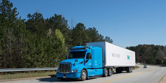 trasporto merci su camion a guida autonoma